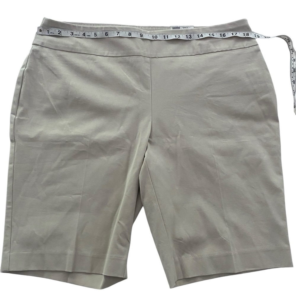 NWT Crown & Ivy Ashley Women Pull on Bermuda Shorts Size  16 - Picture 3 of 5